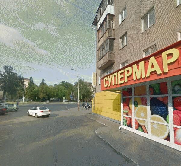 Банкомат Уральского Банка Реконструкции и Развития по адресу ул. Первомайская,  д. 96