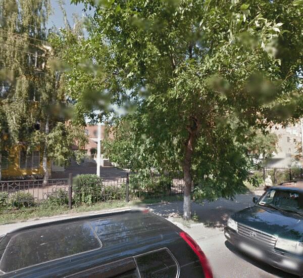 Банкомат Уральского Банка Реконструкции и Развития по адресу ул. Революционная, д. 84, магазин «Эпицентр низких цен»